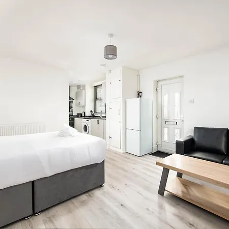 Charming Flat In Vibrant Redfield *